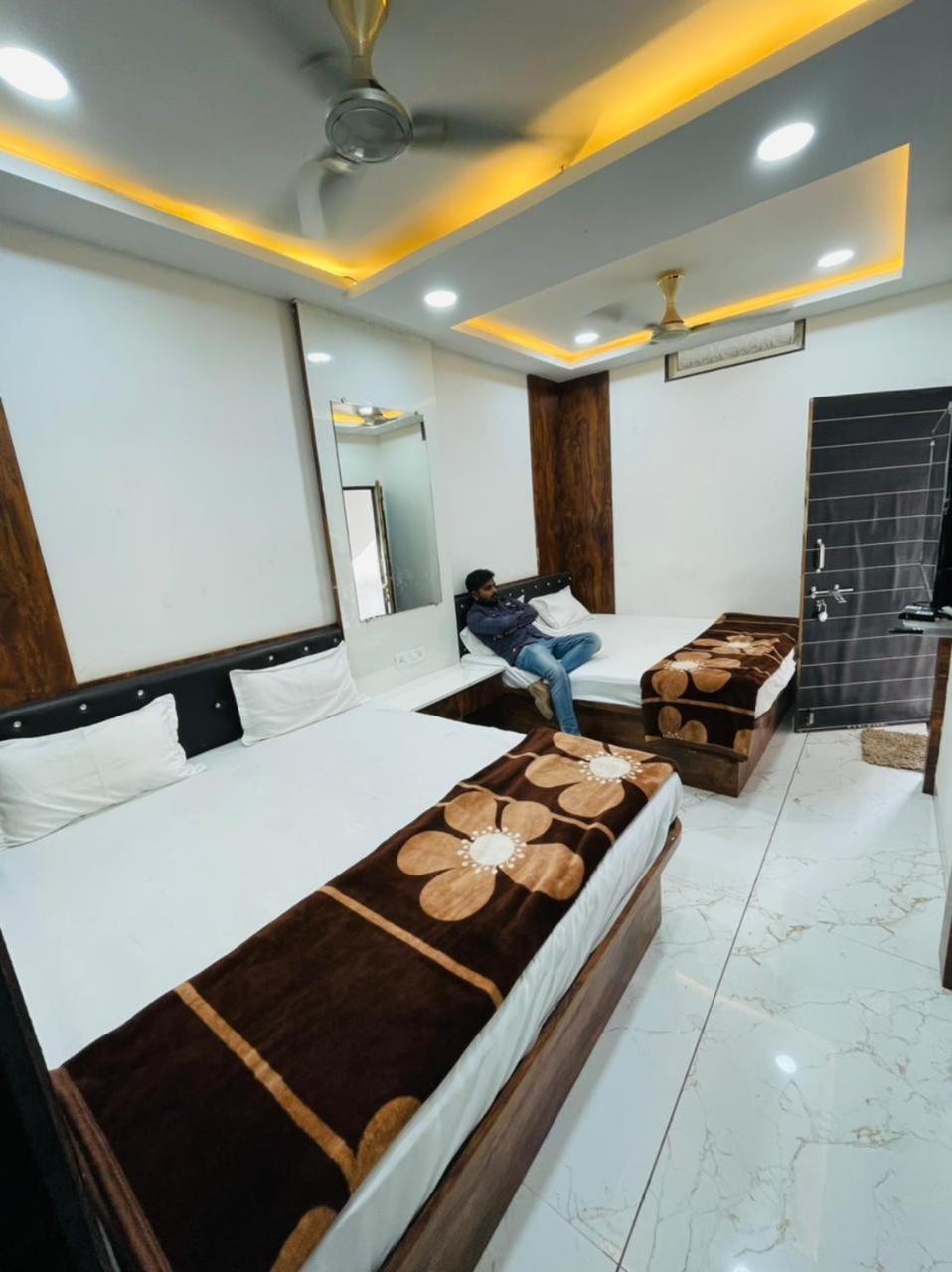 Hotel Shree Shyam Sharnam Godarpura Luaran gambar